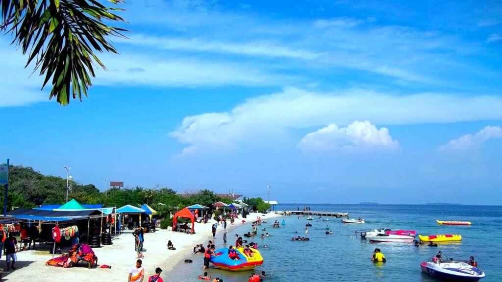 wisata alam terpopuler Pantai Tanjung Kait