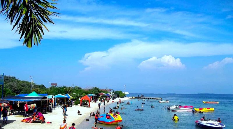 wisata alam terpopuler Pantai Tanjung Kait