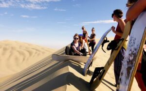 Wisata Esktrem Mancanegara Seluncur pasir di Peru