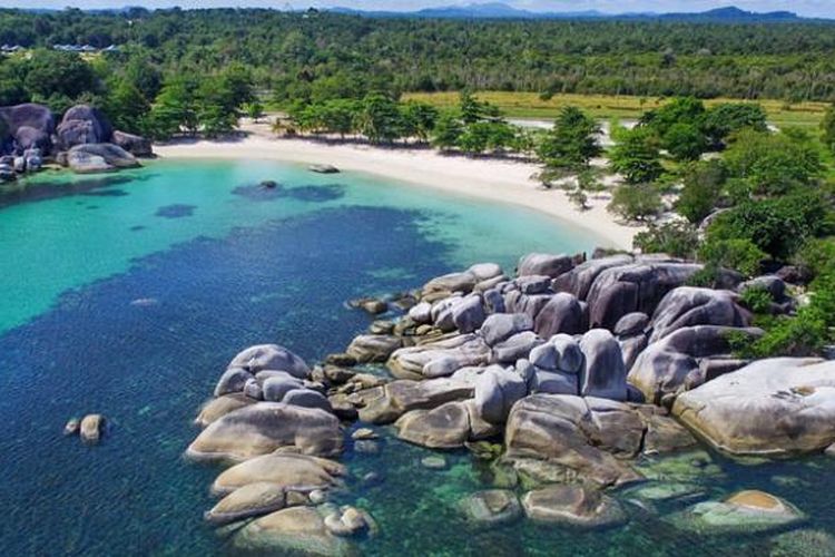 Tempat Wisata Sepi Pengunjung Pantai Tanjung Tinggi, Belitung