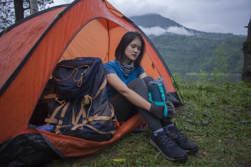 10 Peralatan Mendaki Gunung: Panduan Untuk Pemula - Featured Image