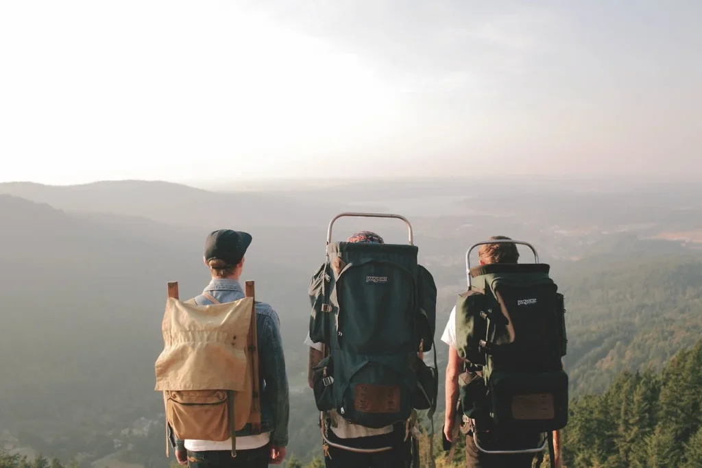 5 Rekomendasi Tas Gunung Terbaik 2024